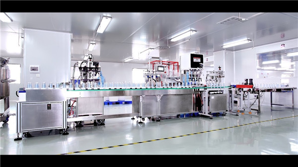 Màquina automàtica d’ompliment i tapatge de crema