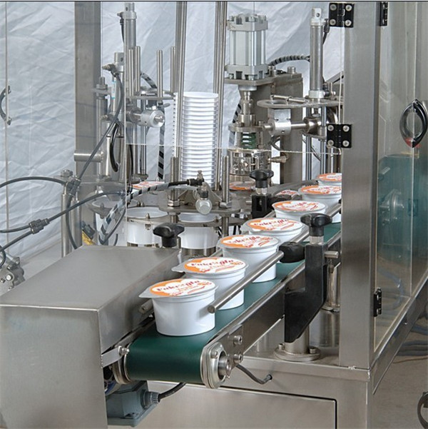 Màquina automàtica per omplir copes de gelats