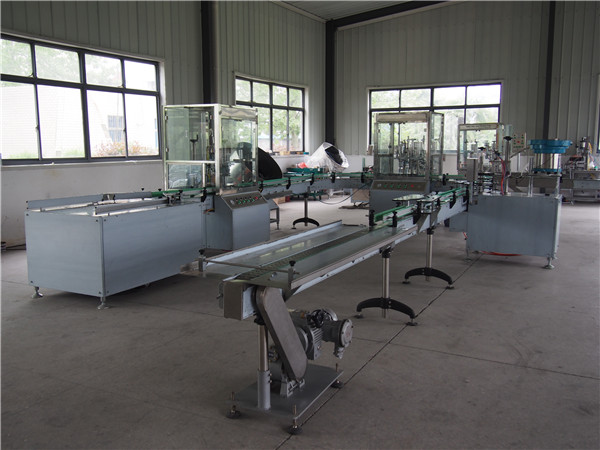 Línia automàtica d'ompliment i xapa de xampús