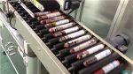 Etiquetadora automàtica de botifarres amb alimentador